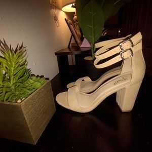 Cute, Sophisticated, Tan strappy Heels 👠